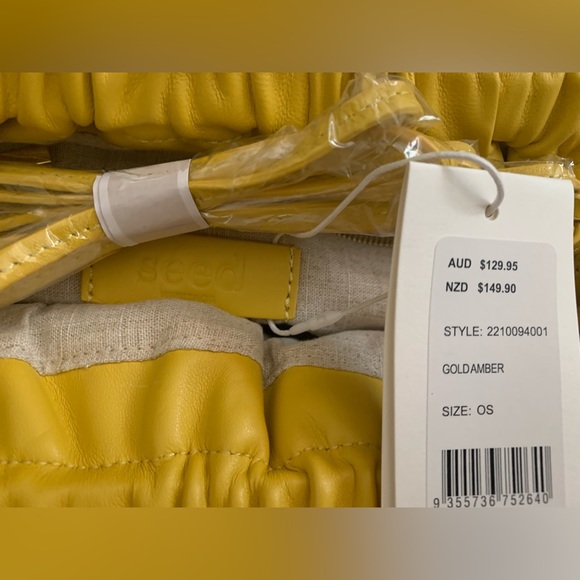 ✨Host Pick✨ Seed Heritage Gathered Leather Clutch - Picture 5 of 6